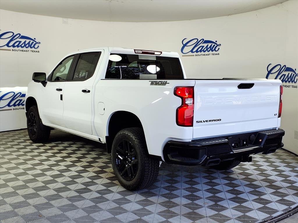 2026 Chevrolet Silverado Trail Boss LT photo 2