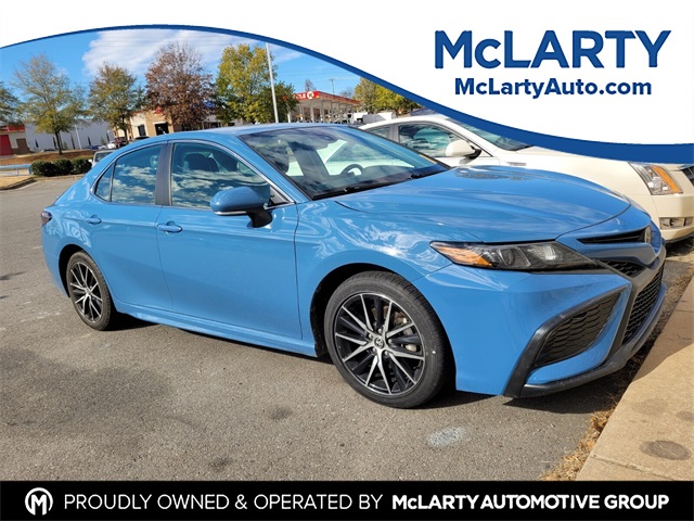 2024 Toyota Camry SE's photo