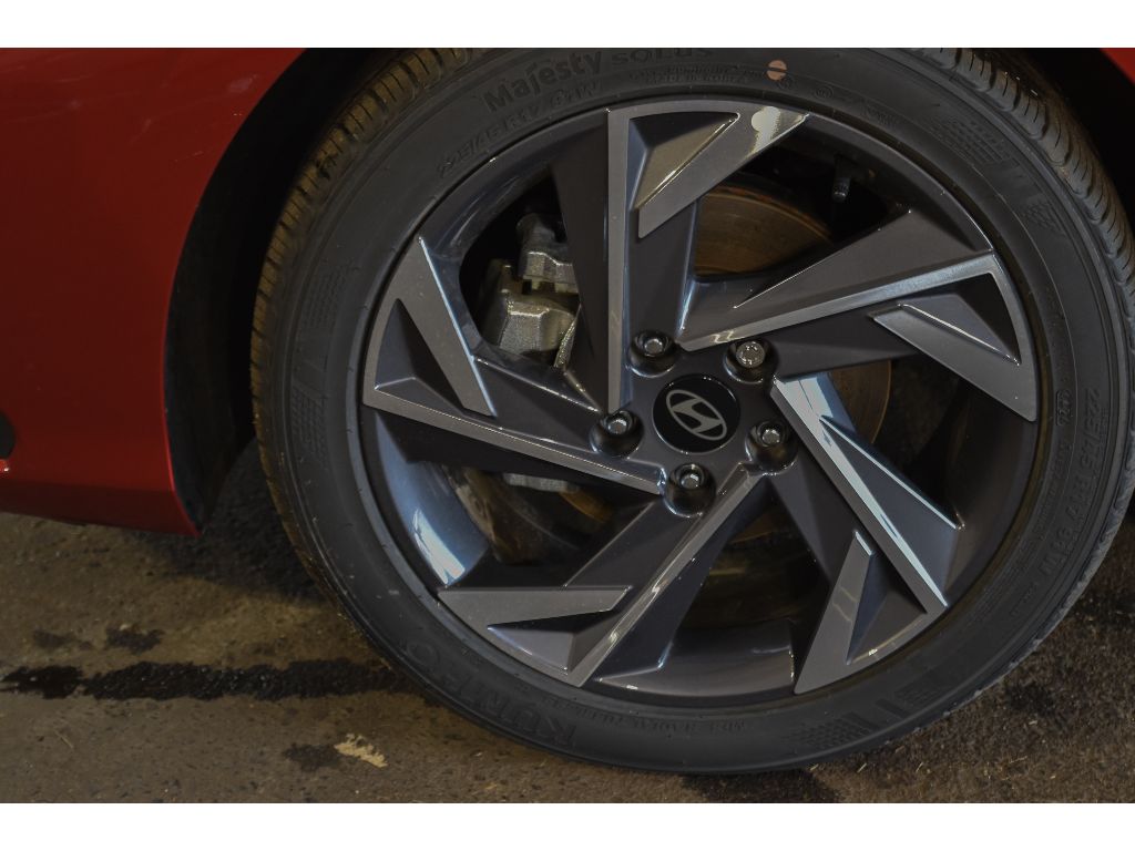 2025 Hyundai Elantra SEL Sport photo 2