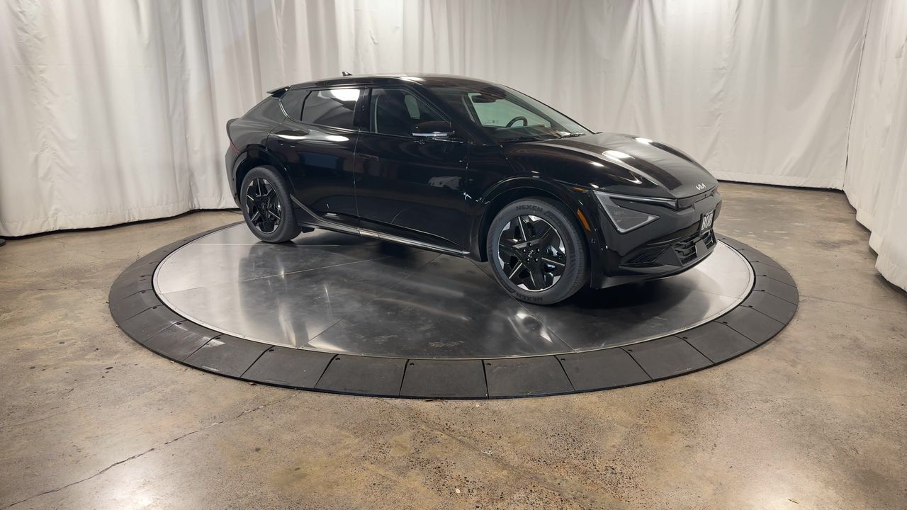 2025 Kia EV6 Wind photo 2