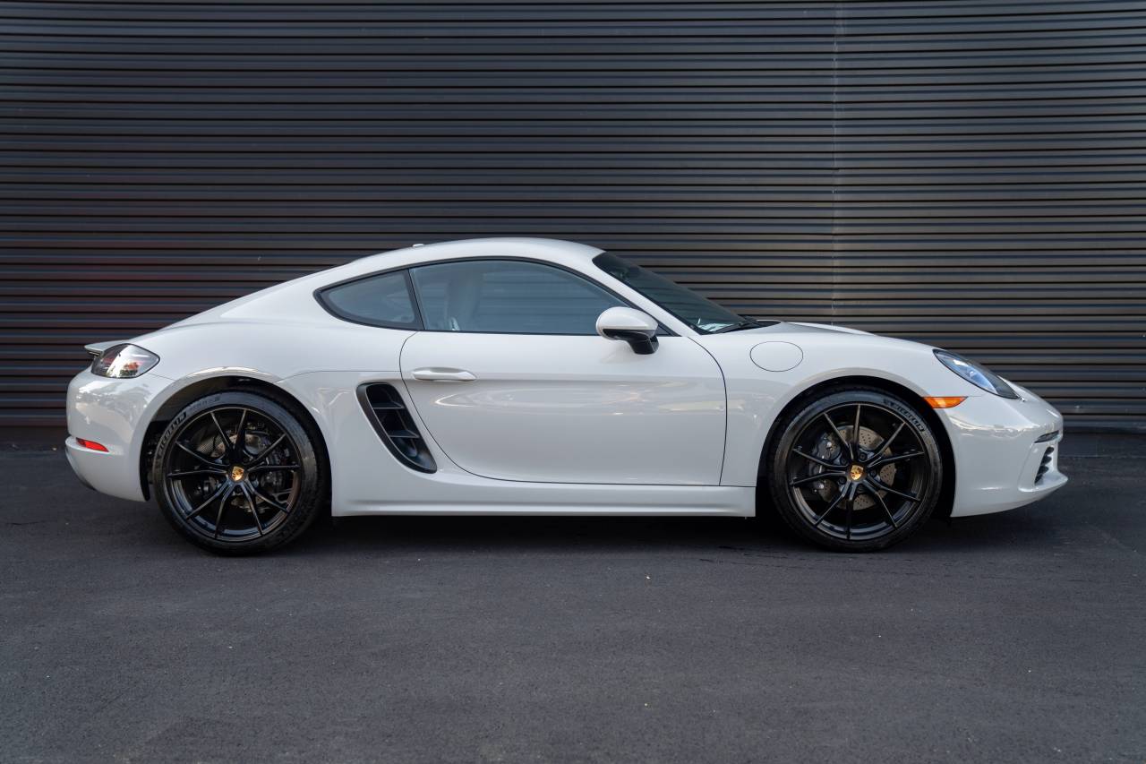 2025 Porsche Cayman photo 14
