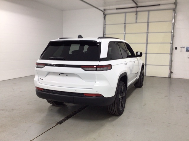 2025 Jeep Grand Cherokee Altitude X photo 3