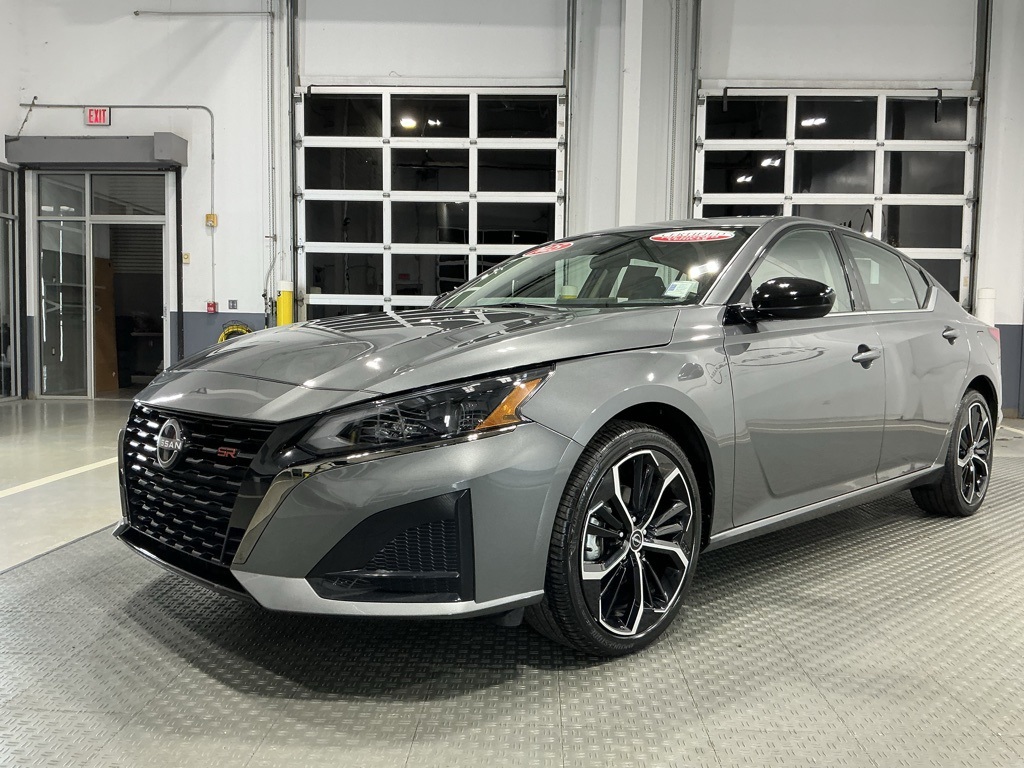 2025 Nissan Altima 2.5 SR photo 2