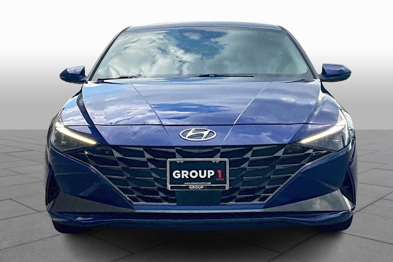 2022 Hyundai Elantra Hybrid Limited photo 3