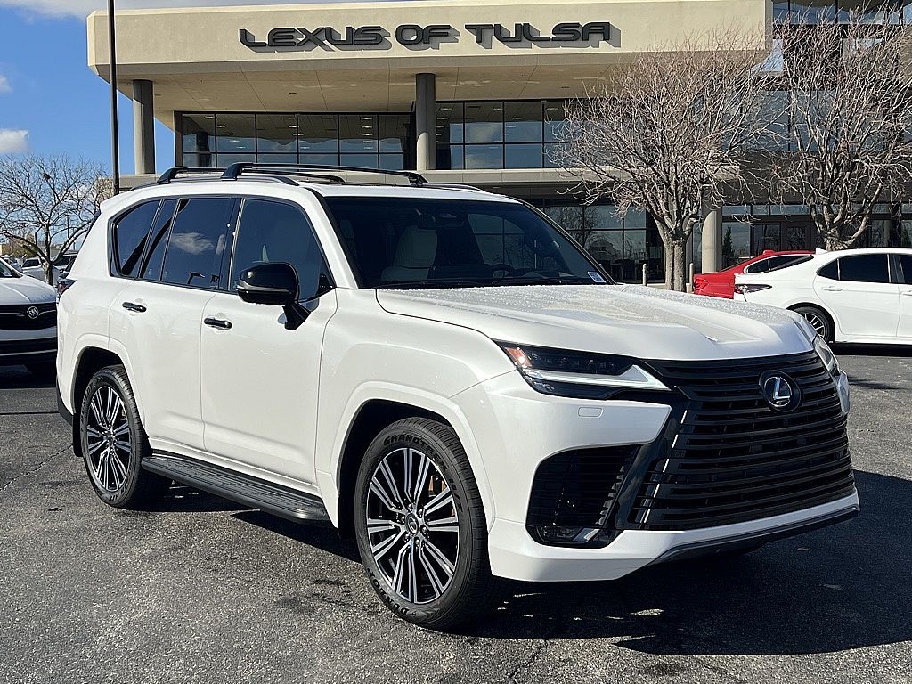 2025 Lexus LX Luxury's photo
