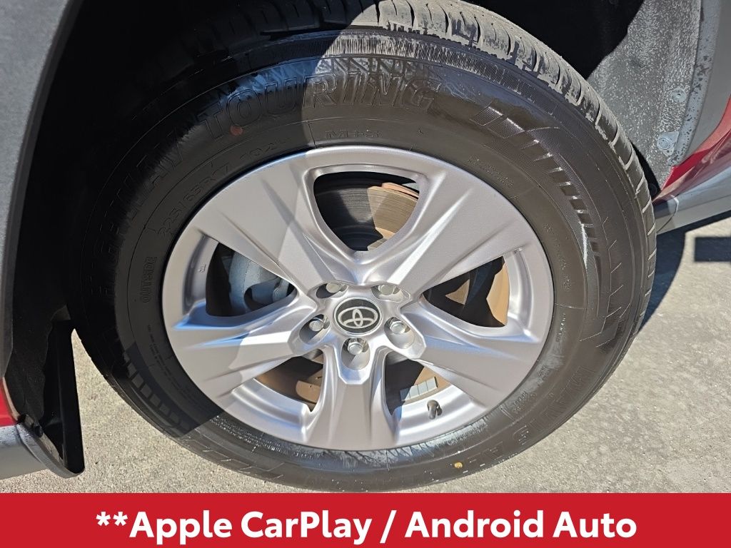 2022 Toyota RAV4 XLE photo 2