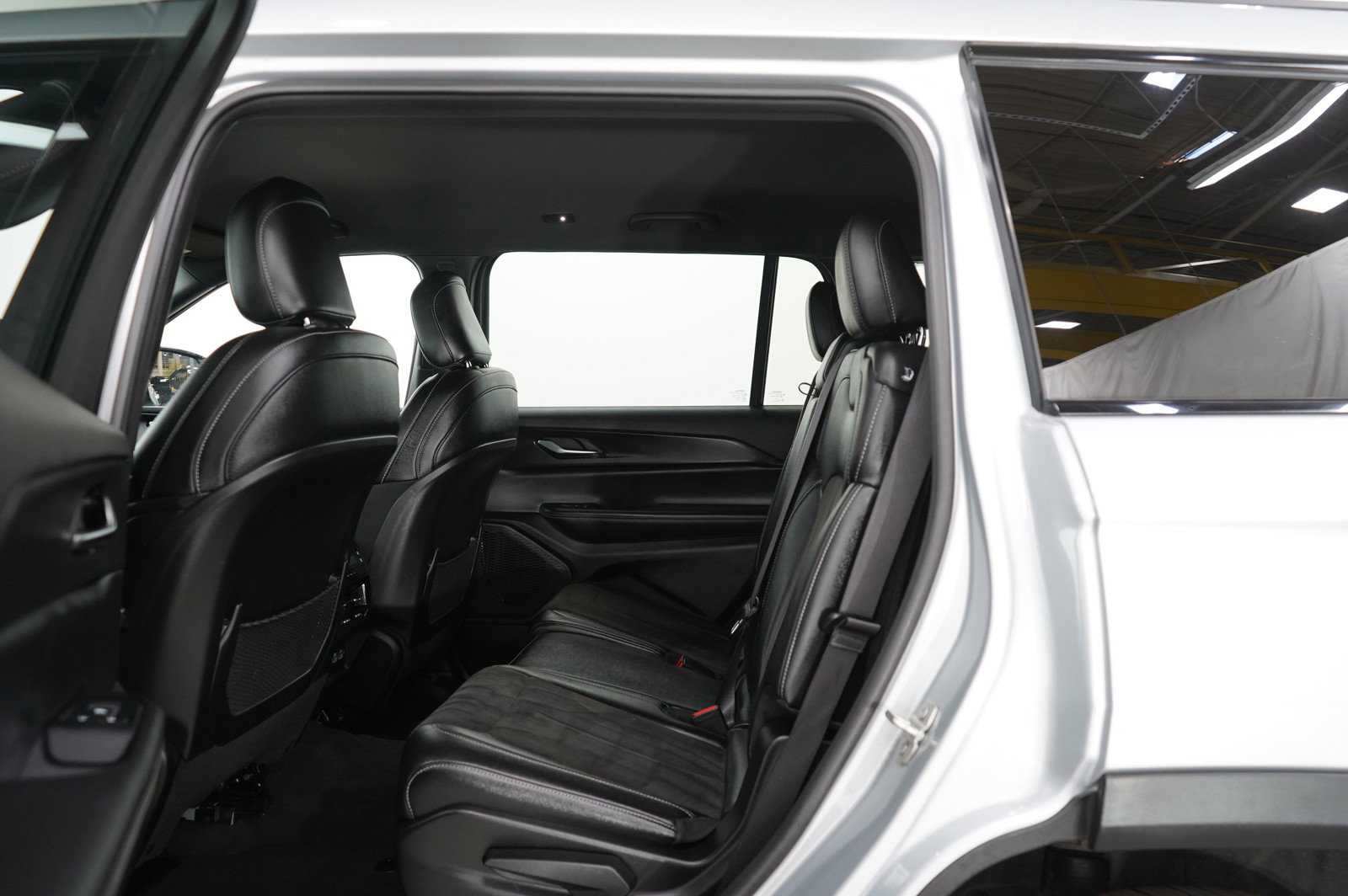 2023 Jeep Grand Cherokee Altitude photo 17