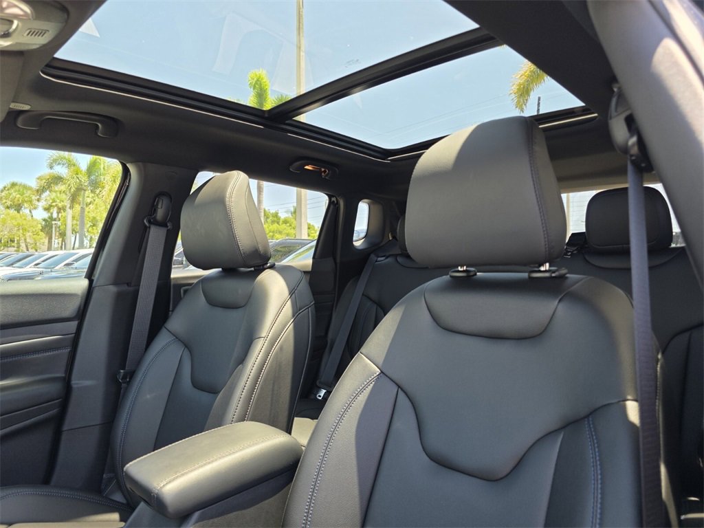 2025 Jeep Compass Limited photo 10