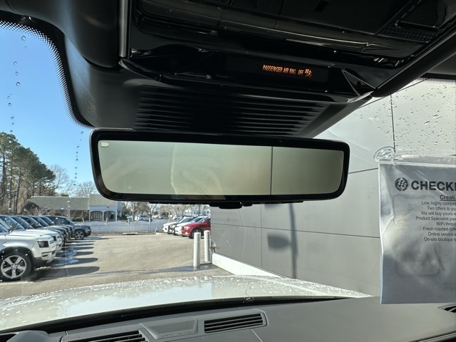 2025 Land Rover Range Rover SV photo 30