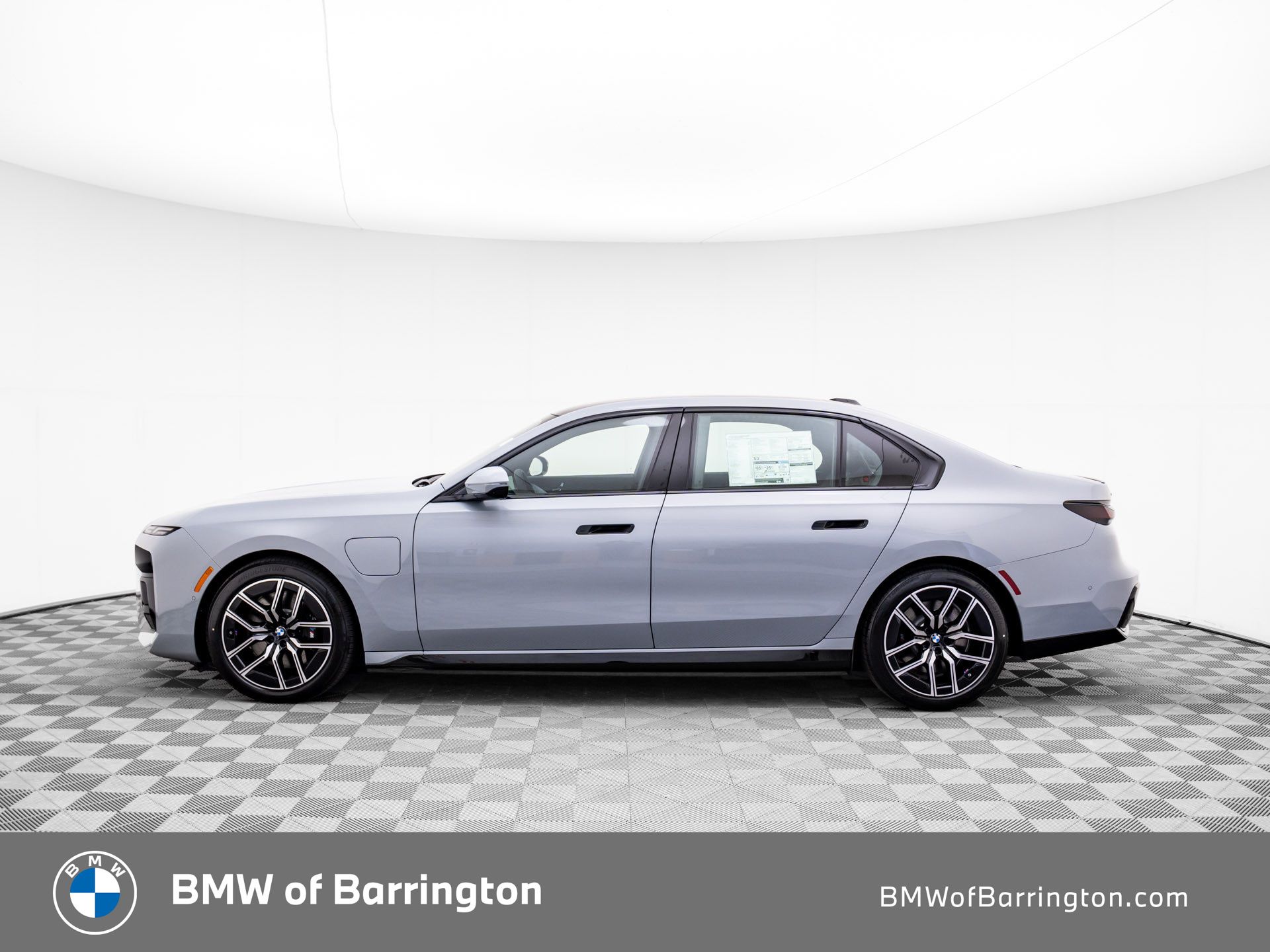 New 2025 Brooklyn Grey Metallic BMW 750e xDrive image 2