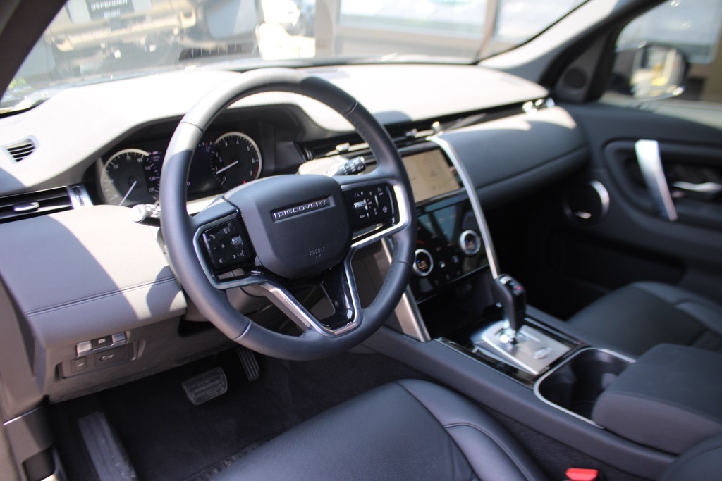 2023 Land Rover Discovery Sport SE photo 4