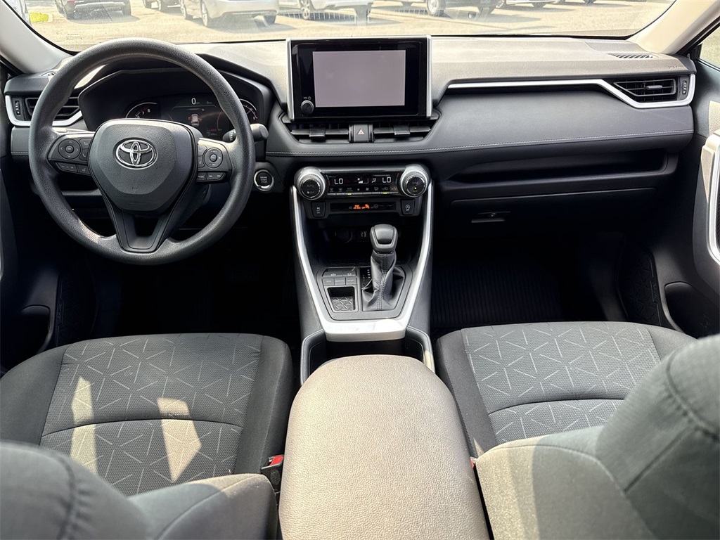 2024 Toyota RAV4 XLE photo 23