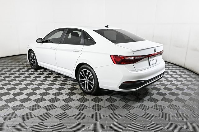 2025 Volkswagen Jetta 1.5T Sport photo 3