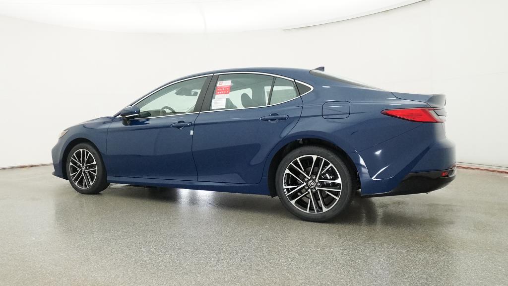 2025 Toyota Camry XLE photo 11