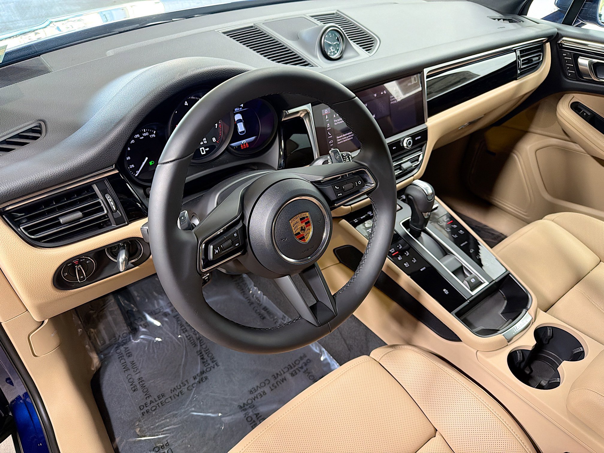 2026 Porsche Macan T photo 4