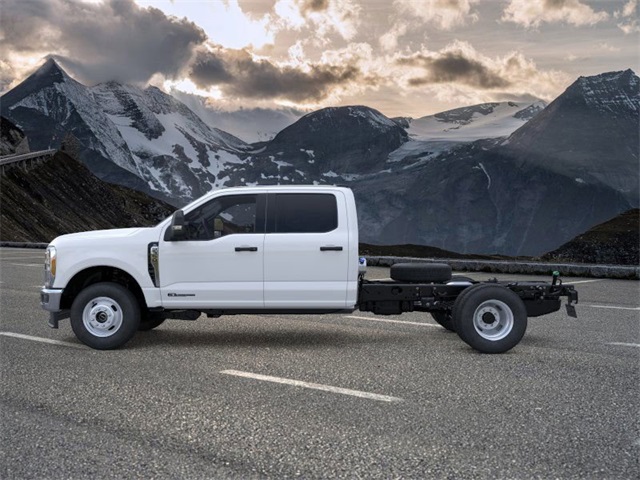 2025 Ford F-350 photo 3