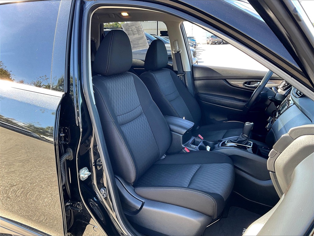 2019 Nissan Rogue SV photo 10