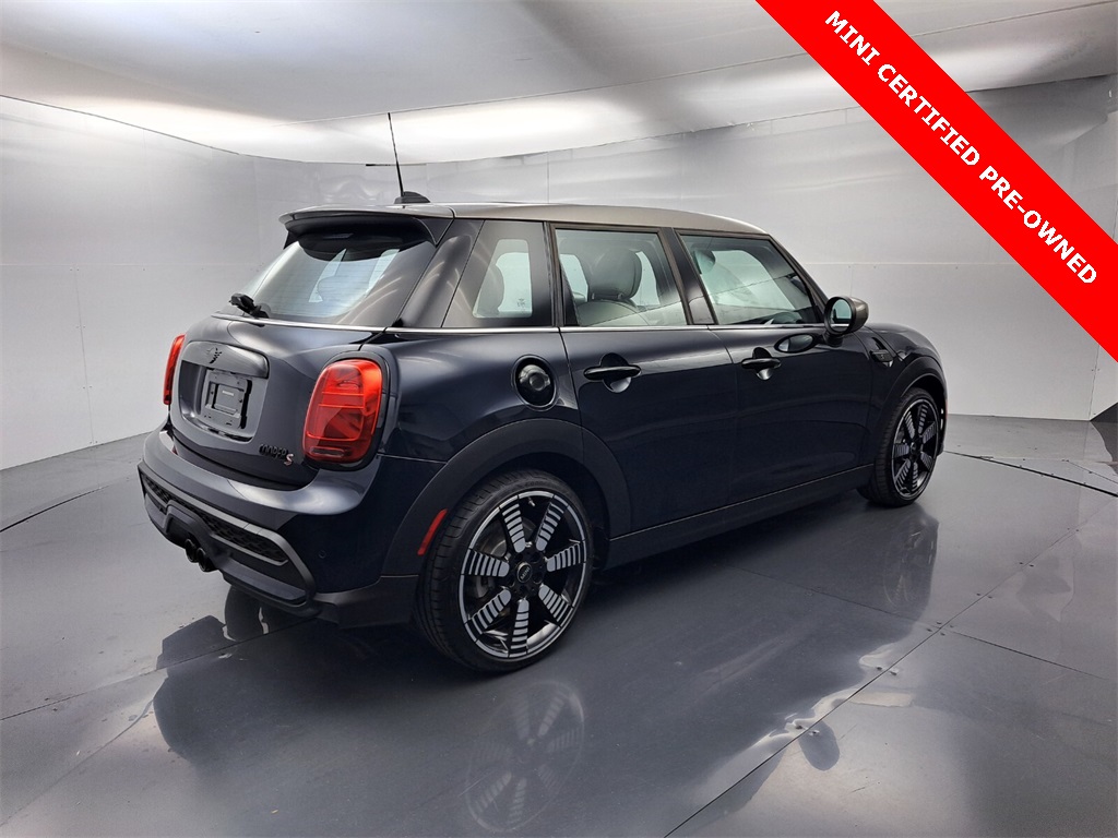 2022 Mini Cooper 4 Door Hardtop Iconic photo 3