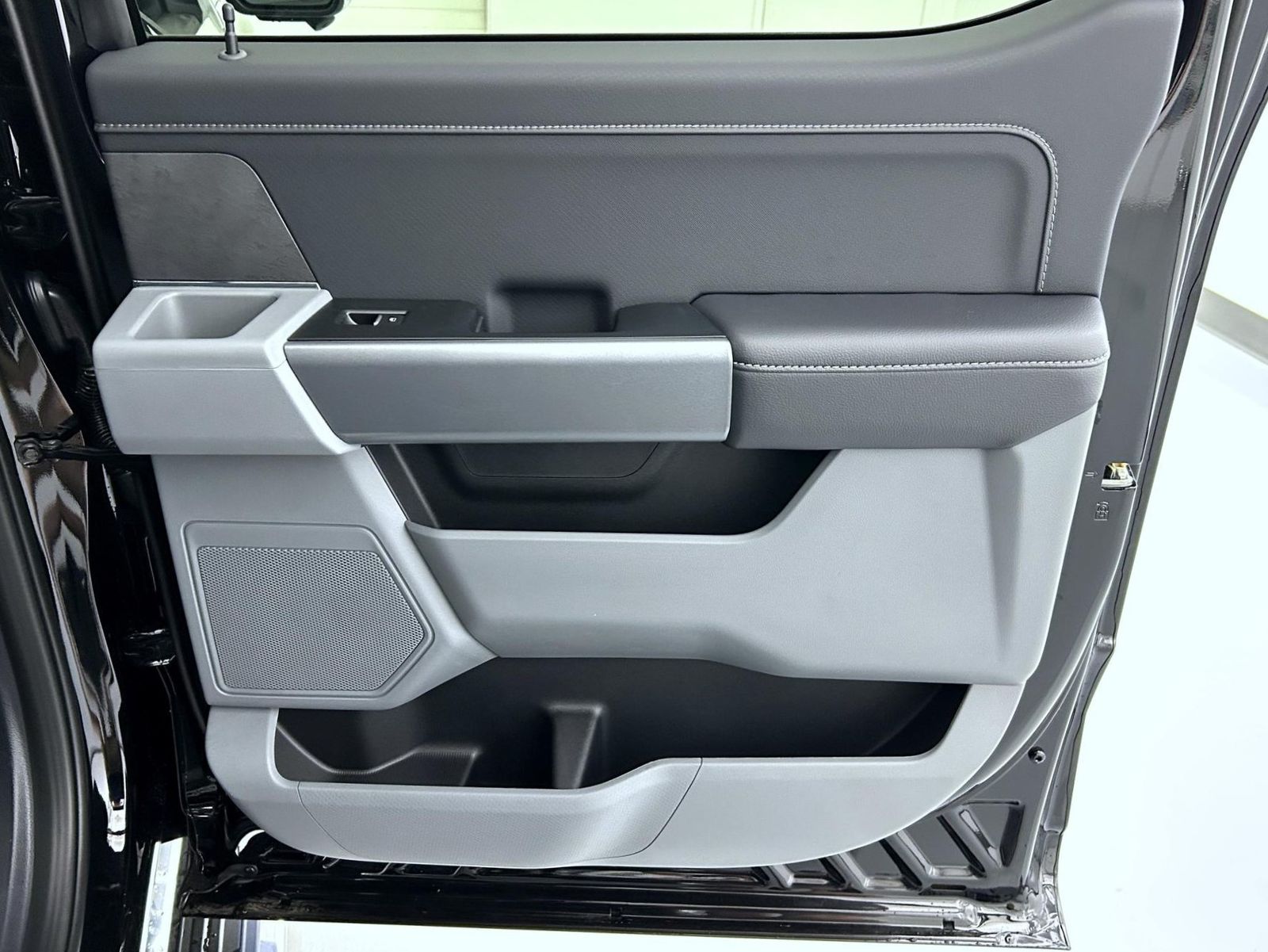2025 Ford F-150 XLT photo 15