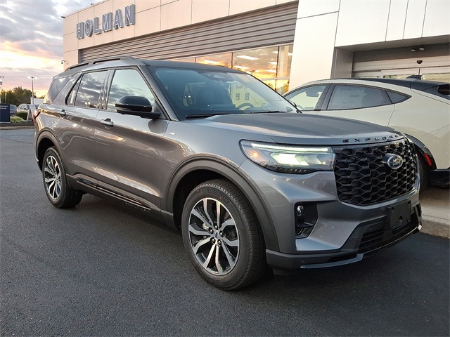 2026 Ford Explorer ST-Line photo 2