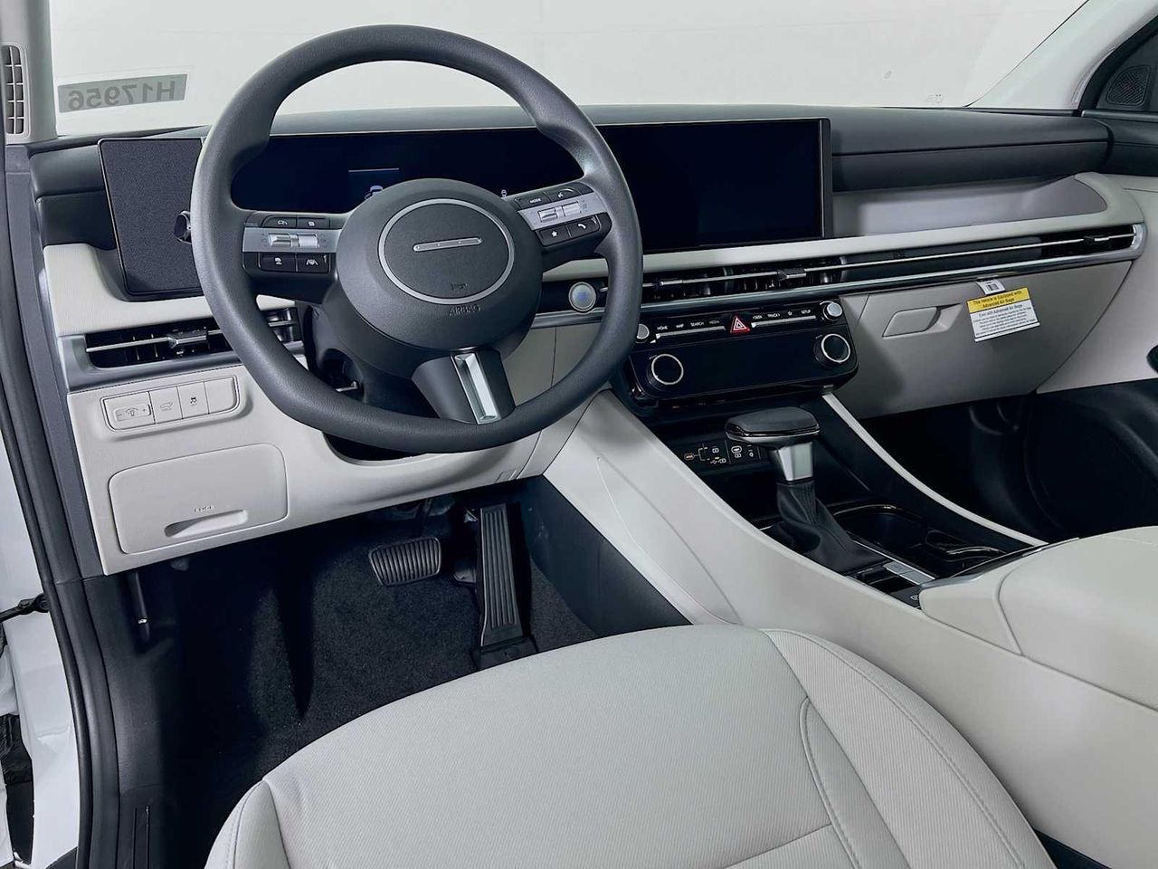 2025 Hyundai Tucson SEL photo 2