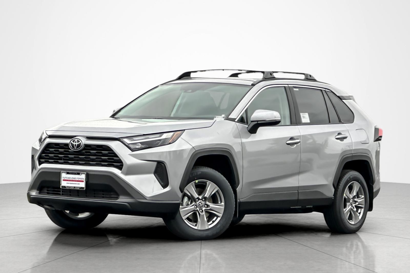 2025 Toyota RAV4 XLE's photo