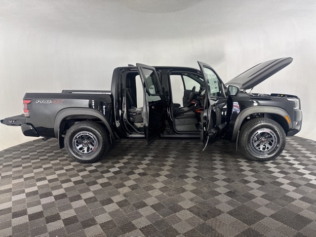2025 Nissan Frontier PRO-4X photo 11