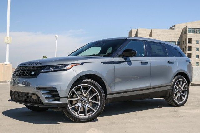 2026 Land Rover Range Rover Velar Dynamic SE's photo