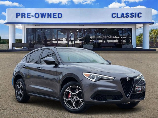 2022 Alfa Romeo Stelvio Base's photo