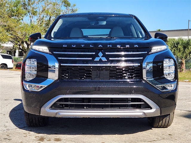 2025 Mitsubishi Outlander SE photo 2