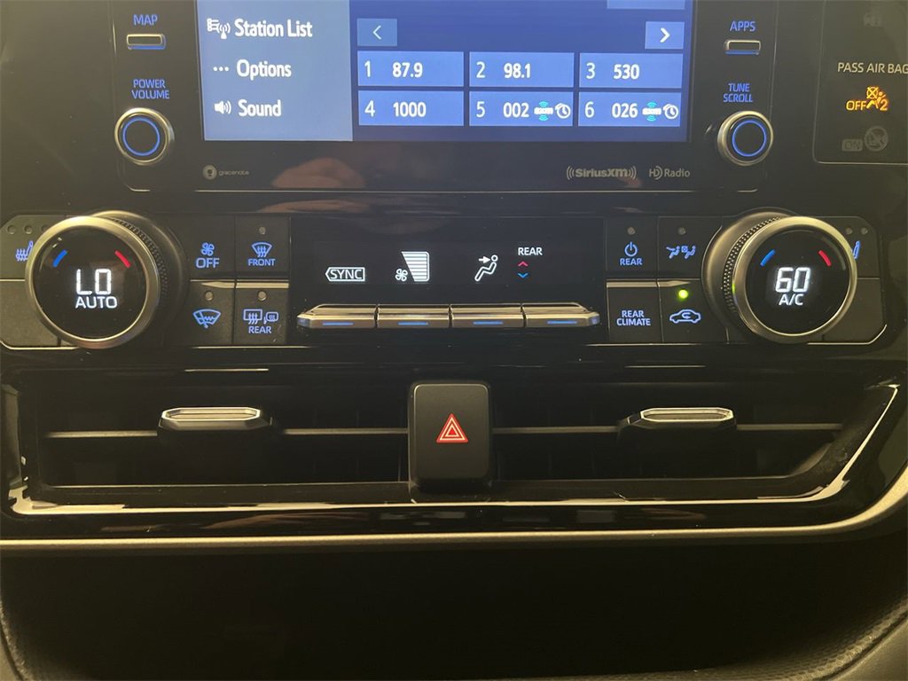 2021 Toyota Highlander XLE photo 18