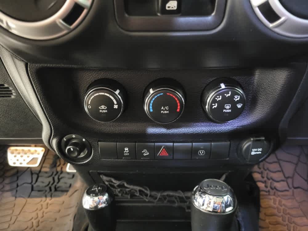 2016 Jeep Wrangler Unlimited Sahara photo 20