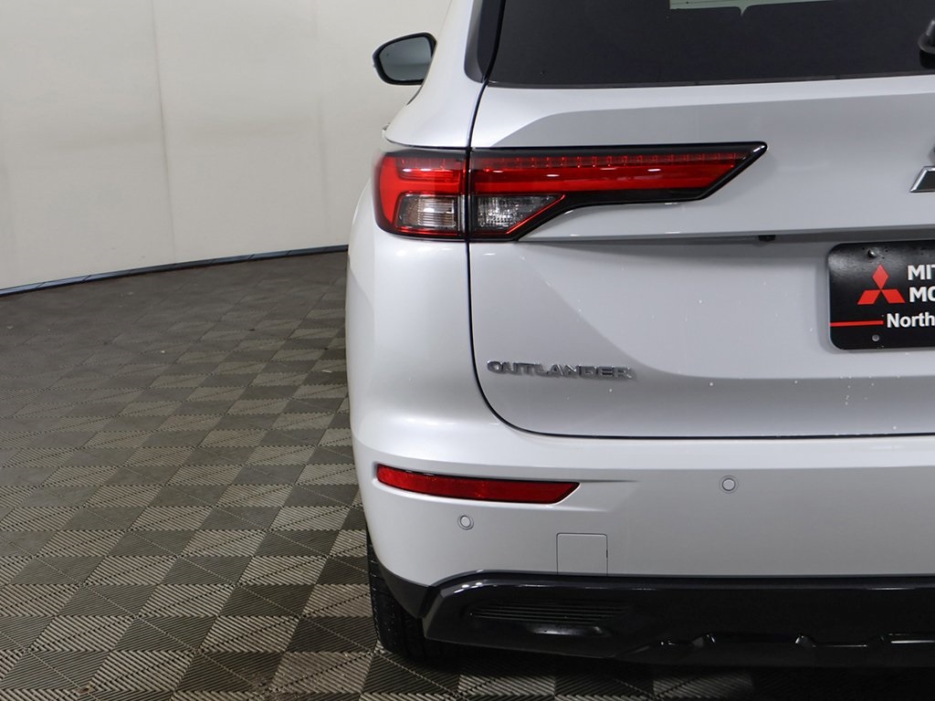 2025 Mitsubishi Outlander PHEV SEL Black Edition photo 3