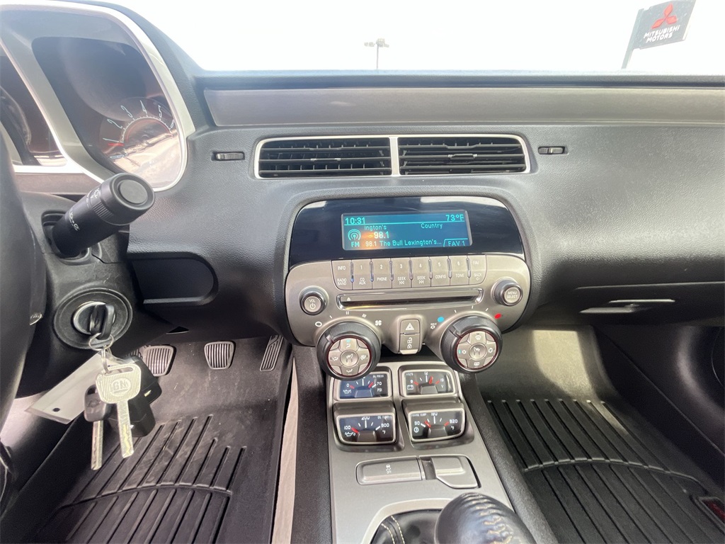 2010 Chevrolet Camaro 2LT photo 17