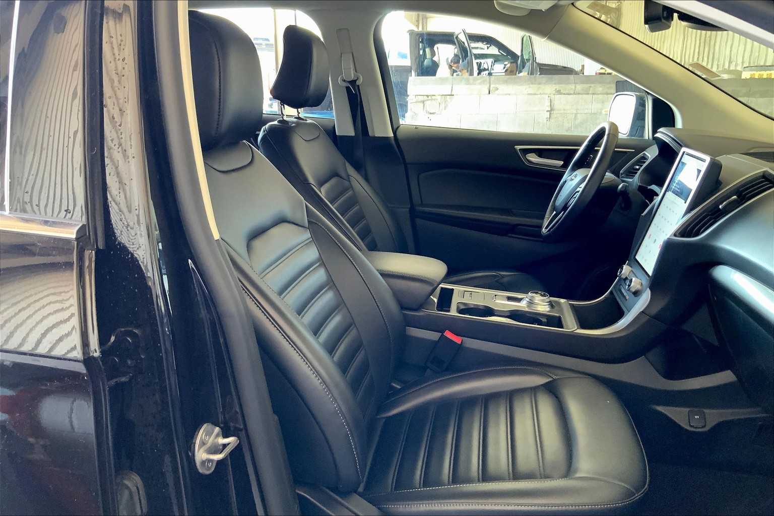 2023 Ford Edge SEL photo 8