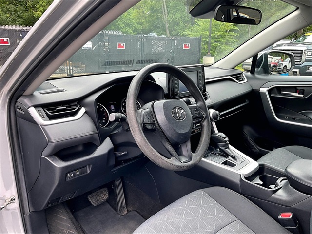 2021 Toyota RAV4 XLE photo 14