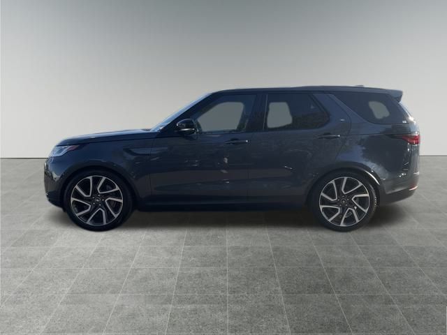 2025 Land Rover Discovery S photo 2