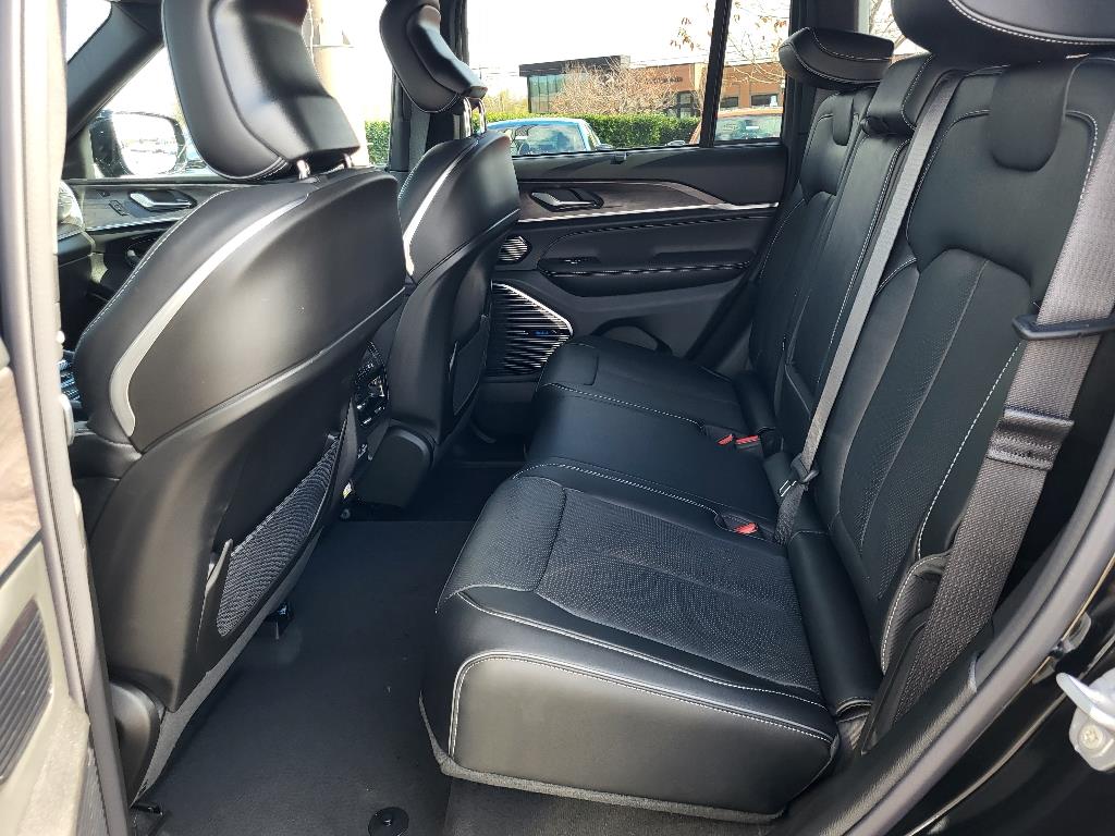 2024 Jeep Cherokee Overland 4xe photo 22