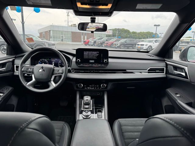 2024 Mitsubishi Outlander photo 19