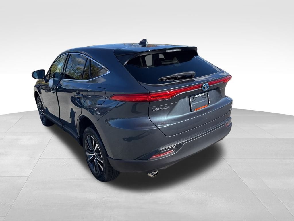 2023 Toyota Venza LE photo 3