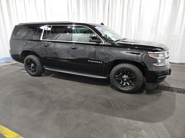 2018 Chevrolet Suburban LT photo 2