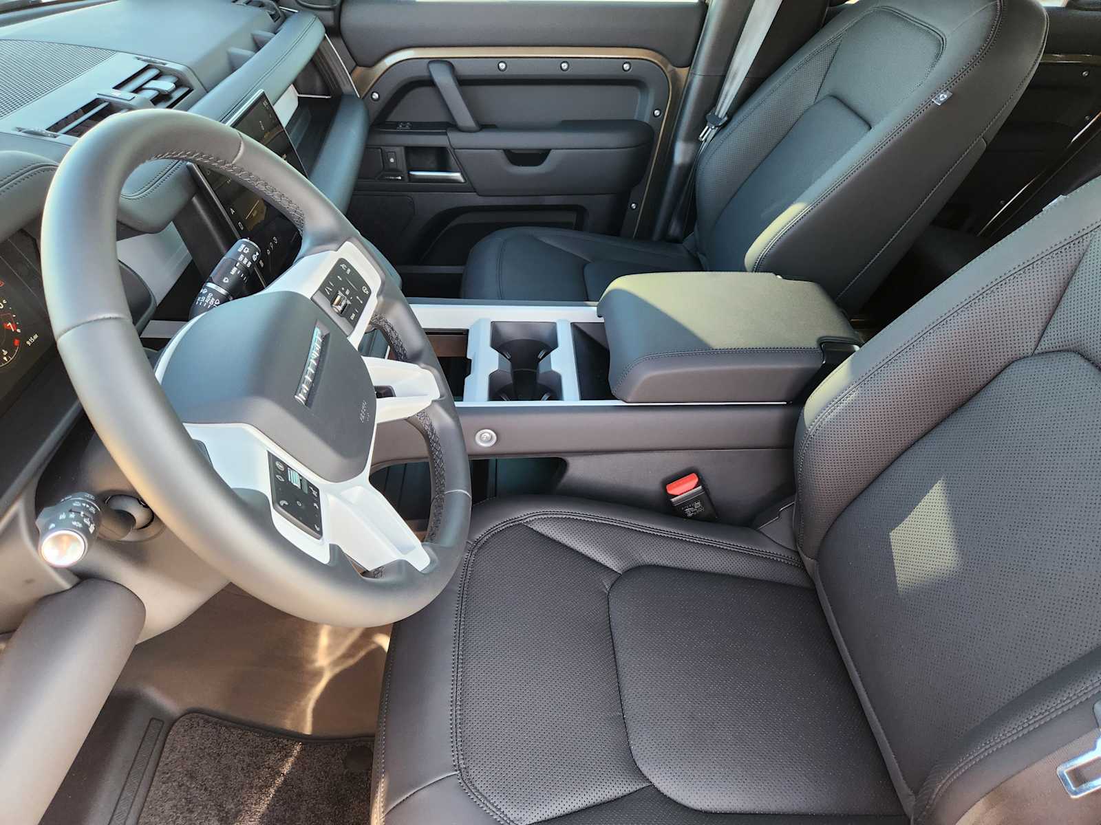 2025 Land Rover Defender 110 S photo 11