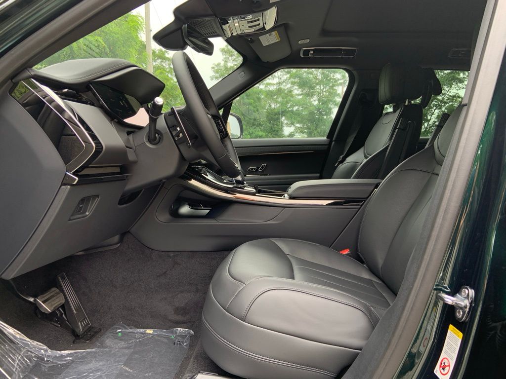 2025 Land Rover Range Rover Sport SE photo 11
