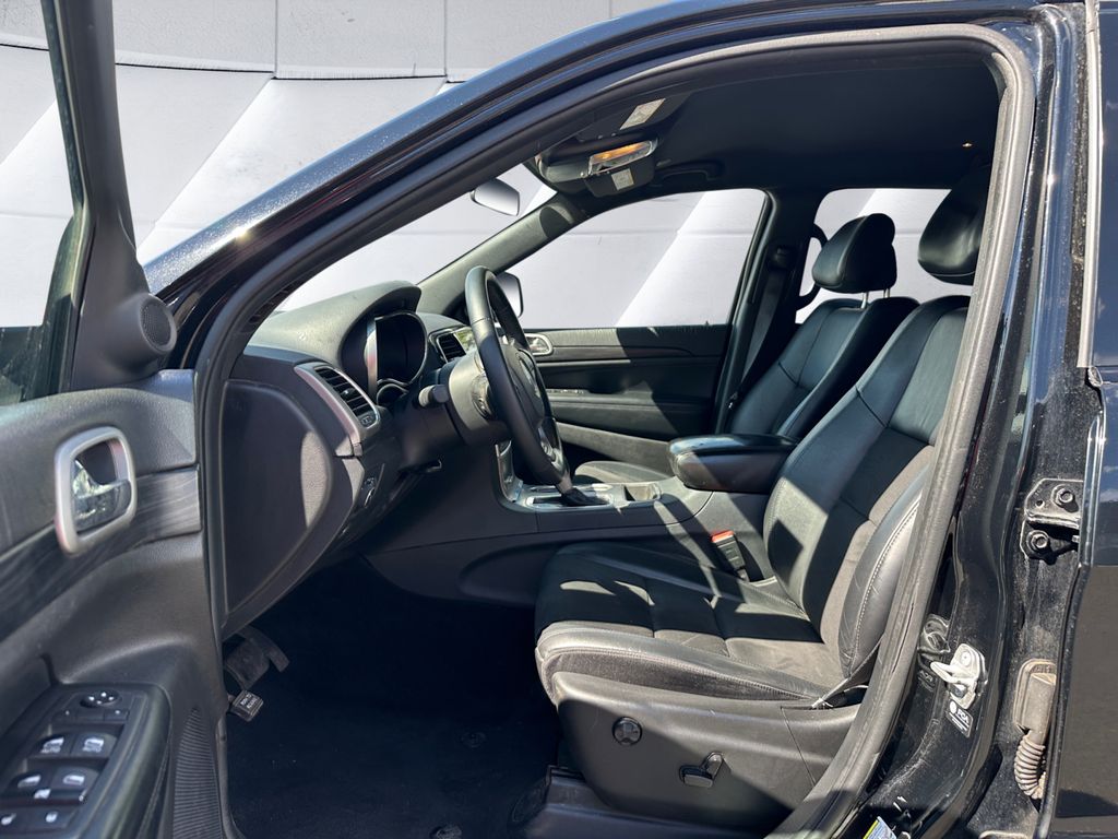 2021 Jeep Grand Cherokee Laredo X photo 7