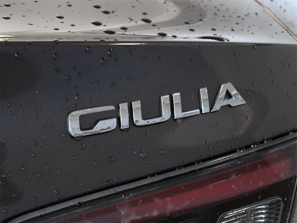 2025 Alfa Romeo Giulia Base photo 8