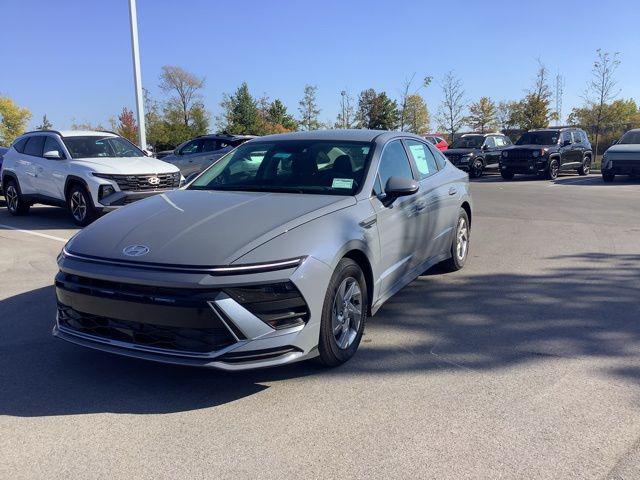 2025 Hyundai Sonata SE's photo