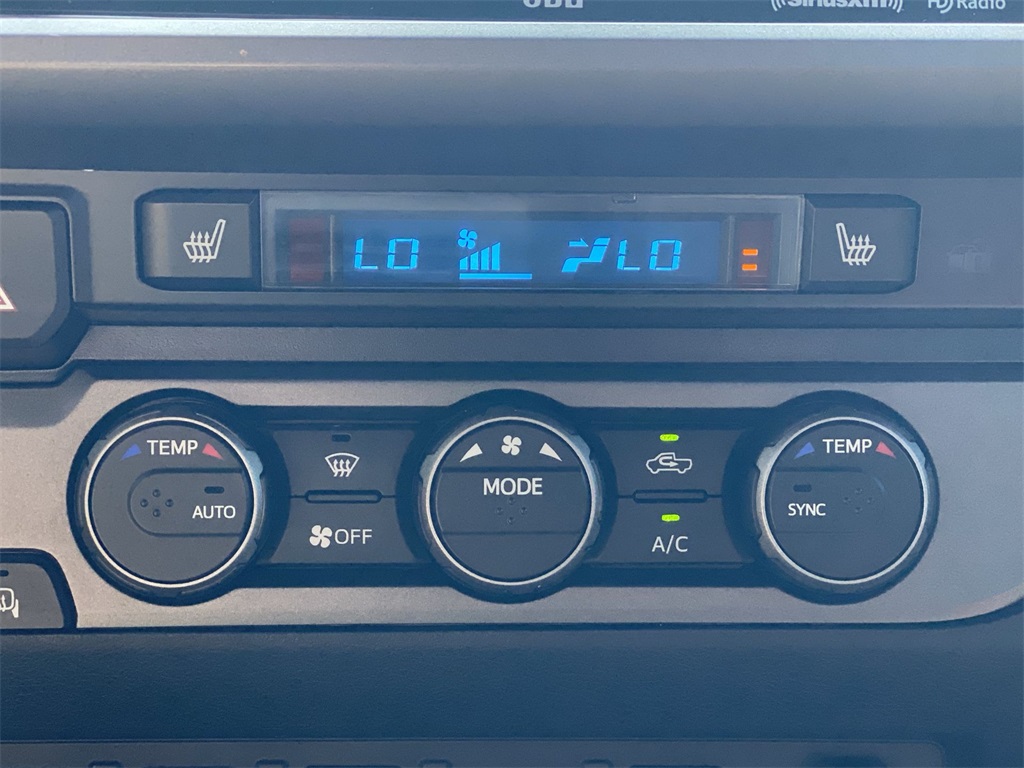 2023 Toyota Tacoma TRD Off-Road photo 2