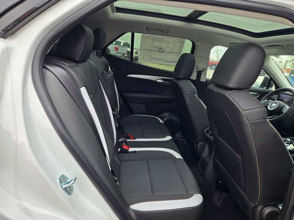 2025 Buick Envision Sport Touring photo 5