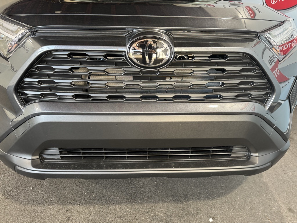 2025 Toyota RAV4 LE photo 7