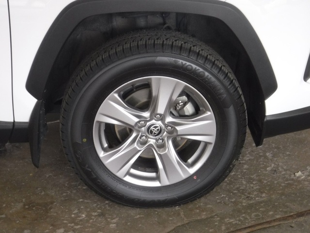 2022 Toyota RAV4 XLE photo 4